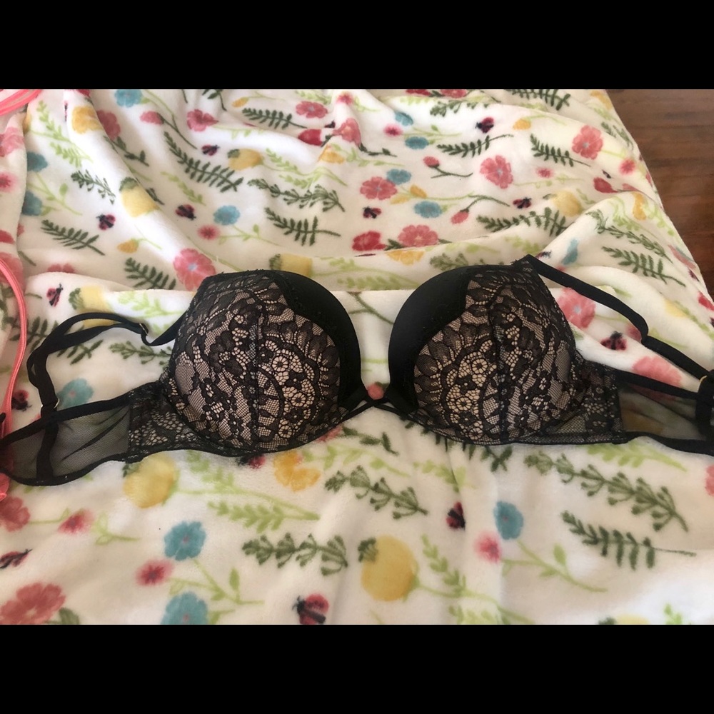 32 C Victoria secret bombshell bra